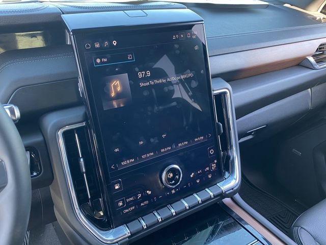 Used 2025 GMC Yukon Denali w/ Advanced Technology Package image 27