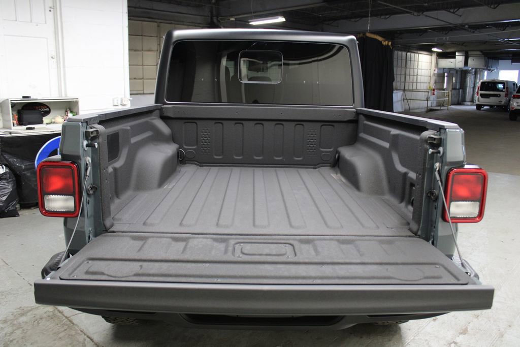 New 2025 Jeep Gladiator Sport image 34