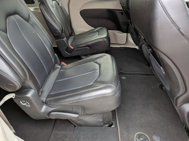 Used 2023 Chrysler Pacifica Touring-L image 28