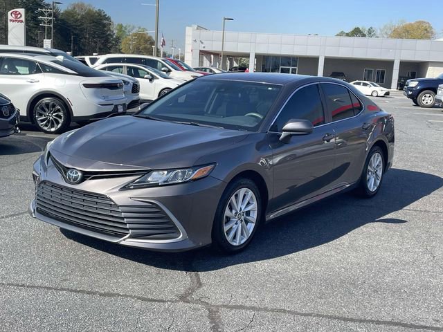 Used 2021 Toyota Camry LE image 4