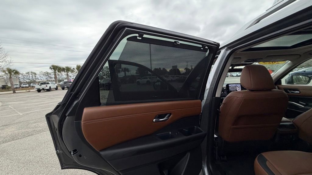 Certified 2025 Nissan Pathfinder Platinum w/ Cargo Package image 27