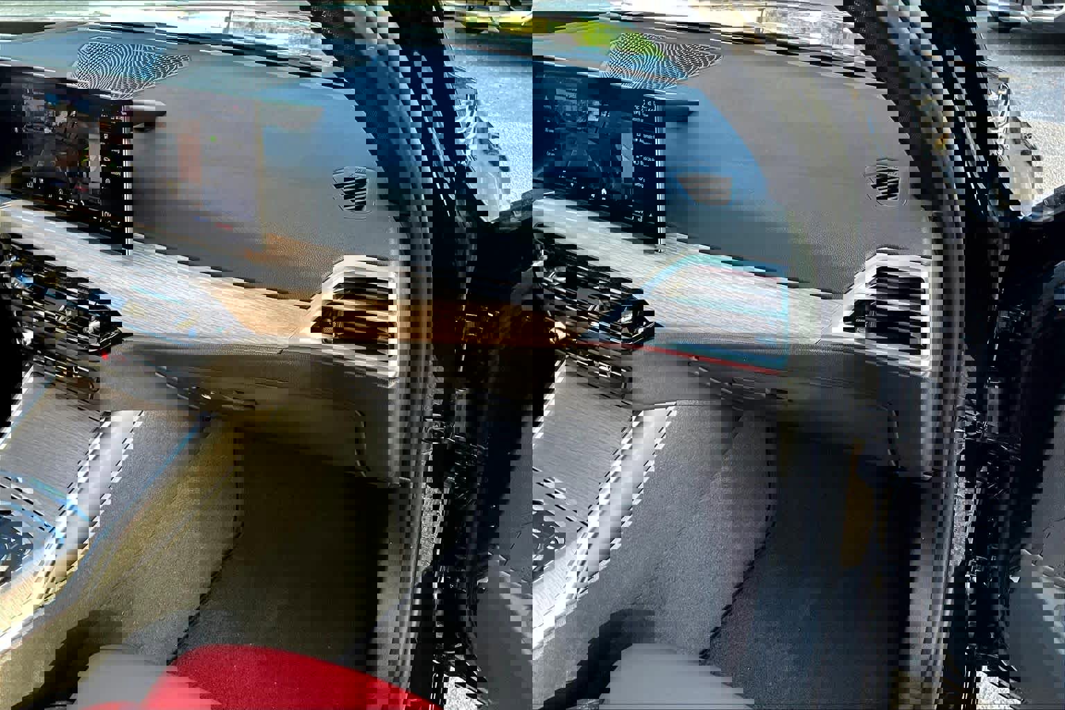 Used 2025 BMW 330i Sedan RWD image 18