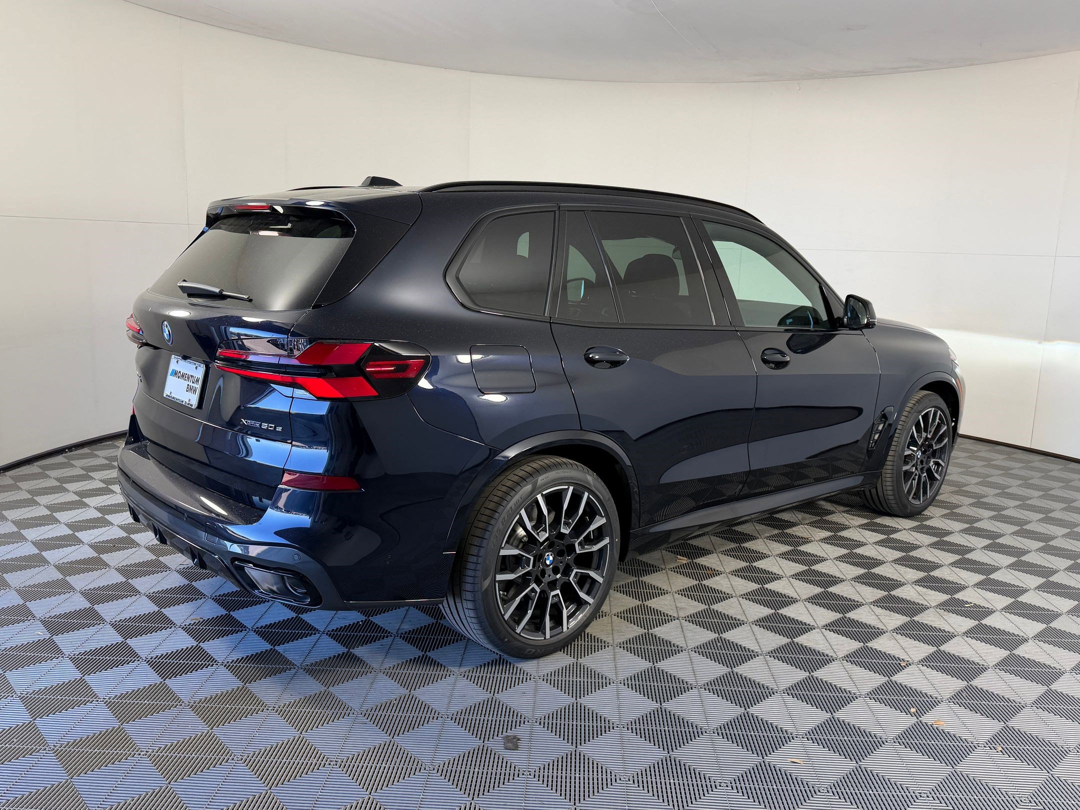 New 2026 BMW X5 xDrive50e image 9