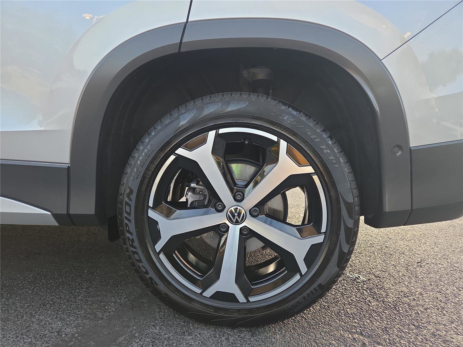 Certified 2025 Volkswagen Tiguan SE AWD/4WD image 11