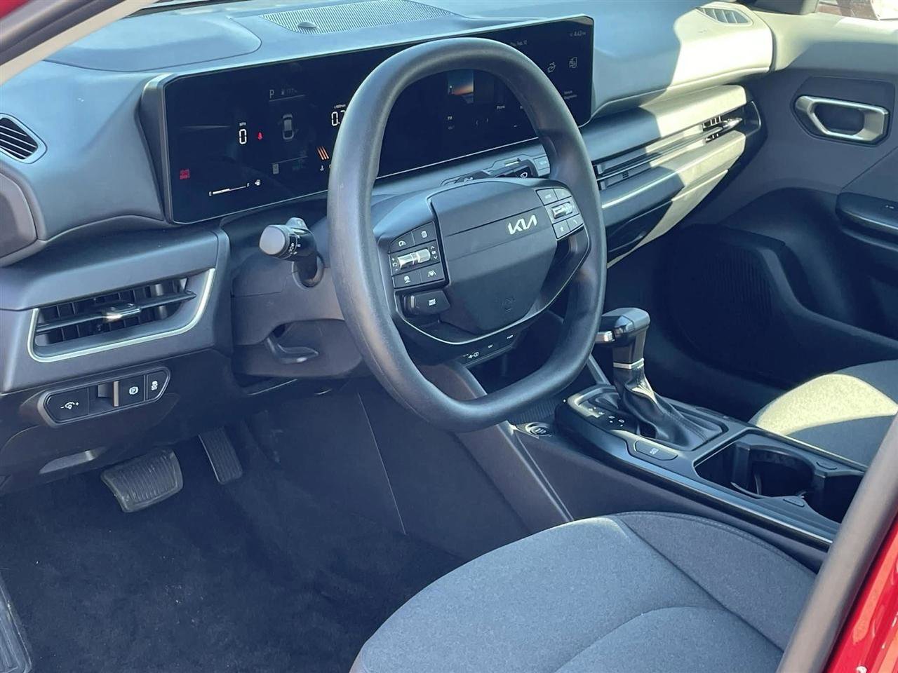 Used 2025 Kia K4 LX image 15