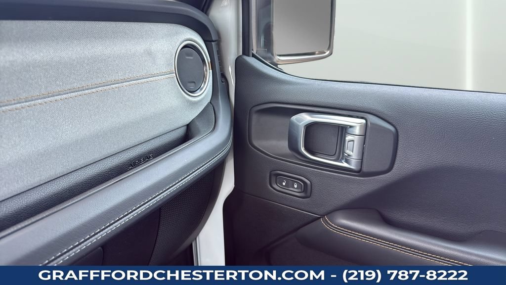 Used 2025 Jeep Wrangler Unlimited Sahara AWD/4WD image 13