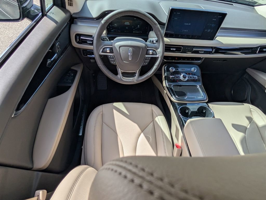 Used 2022 Lincoln Nautilus FWD w/ Premium Package image 13