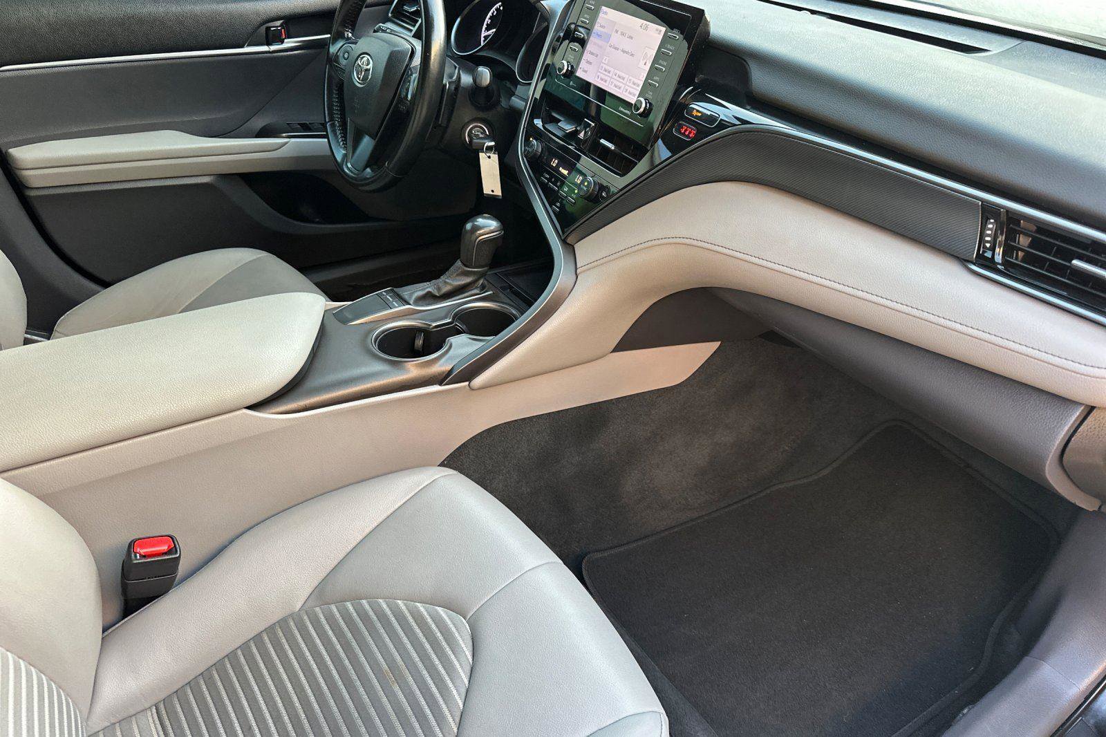 Used 2022 Toyota Camry SE image 15