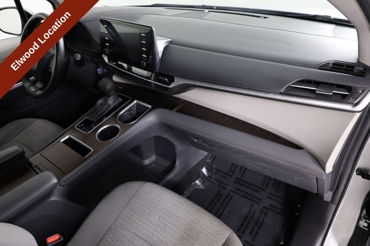 Used 2022 Toyota Sienna LE FWD image 28