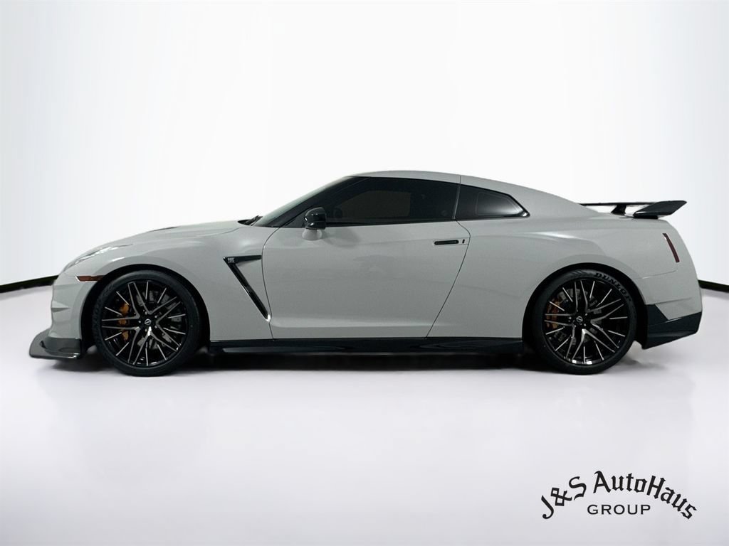 Used 2024 Nissan GT-R Premium w/ Premium Interior Package AWD/4WD image 4