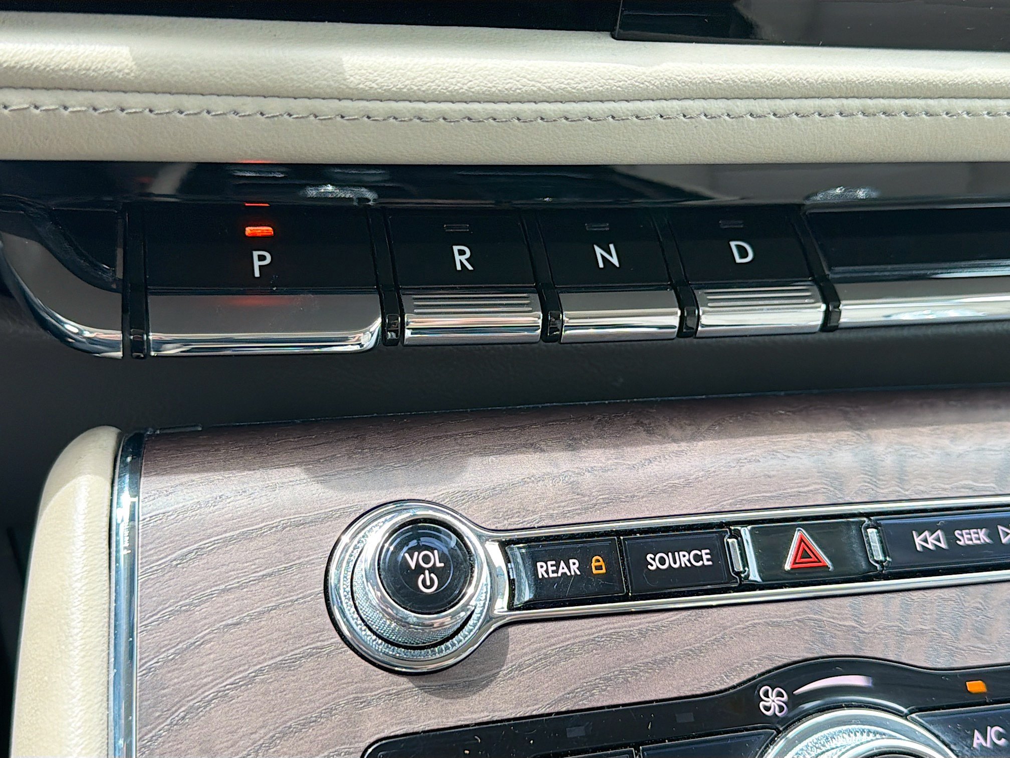 Certified 2020 Lincoln Aviator Reserve w/ Equipment Group 202A AWD/4WD image 17