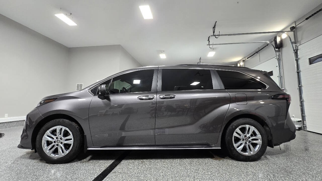 Used 2024 Toyota Sienna XLE w/ XLE Plus Package AWD/4WD image 12