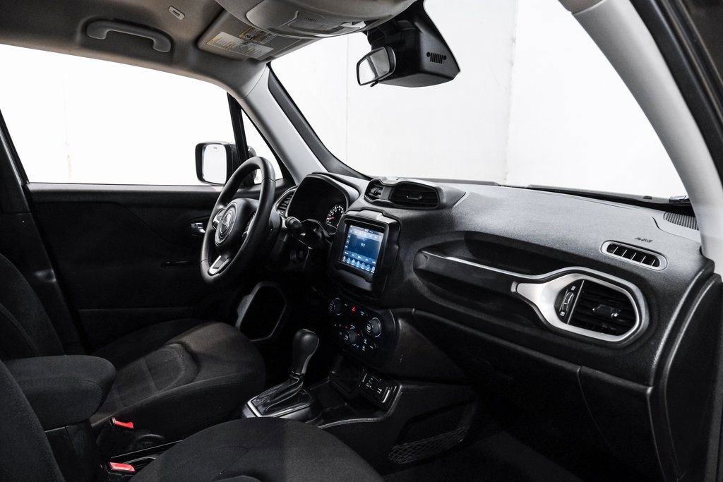 Used 2018 Jeep Renegade Latitude FWD image 18