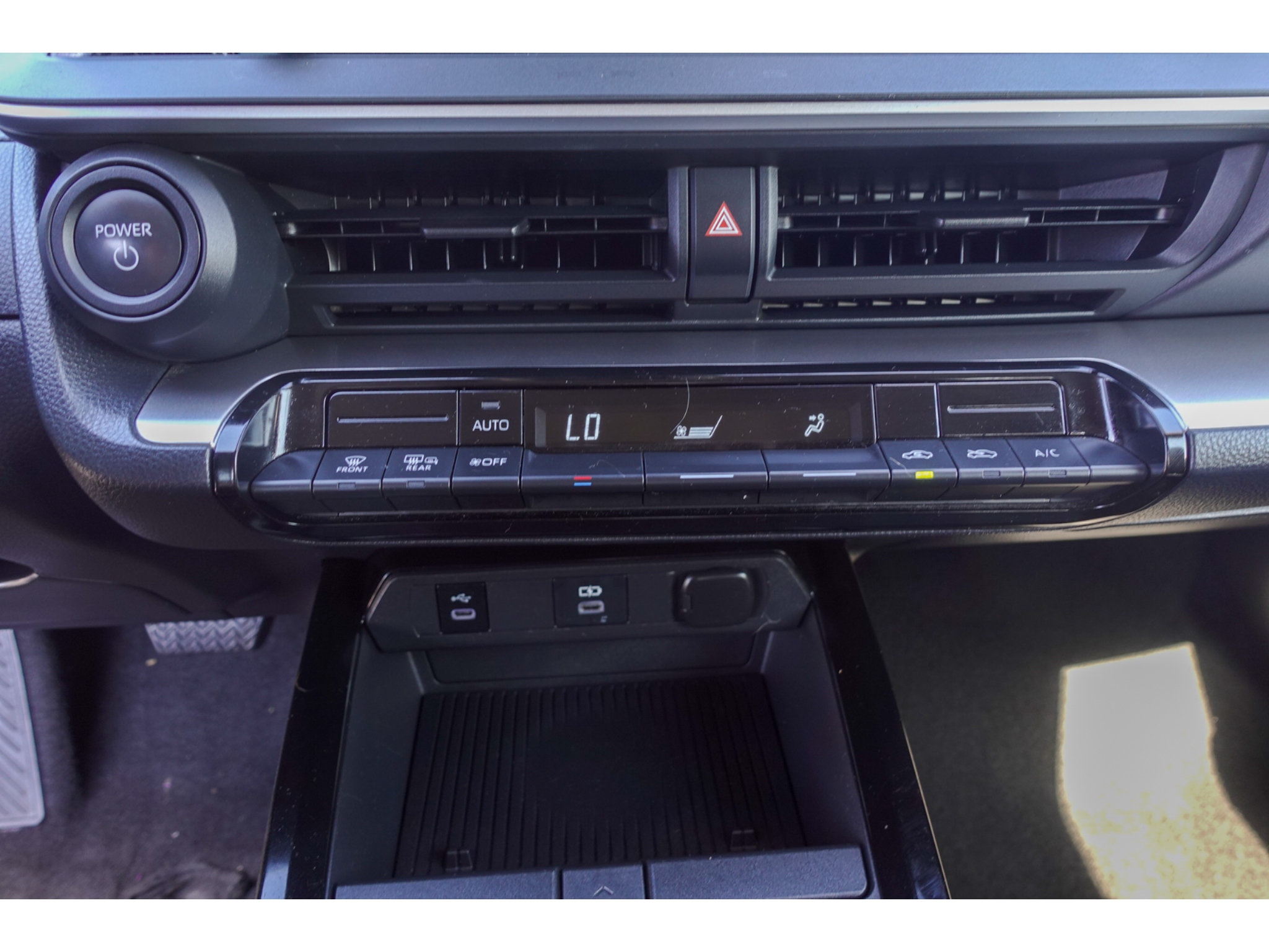 Certified 2025 Toyota Prius LE FWD image 18