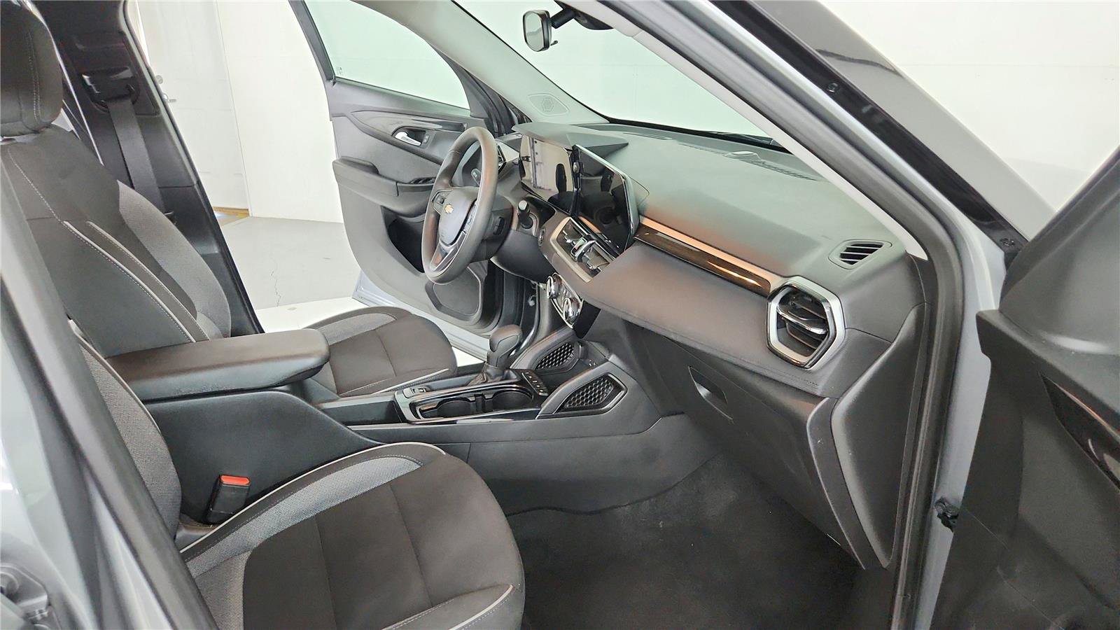 Used 2025 Chevrolet TrailBlazer LT FWD image 18