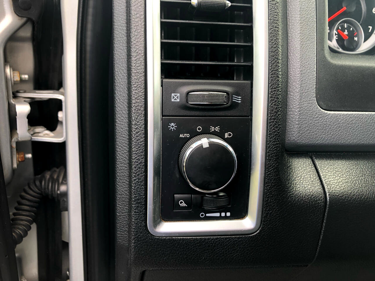 Used 2015 RAM 2500 SLT image 25