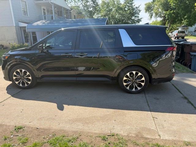 Used 2024 Kia Carnival EX FWD image 4