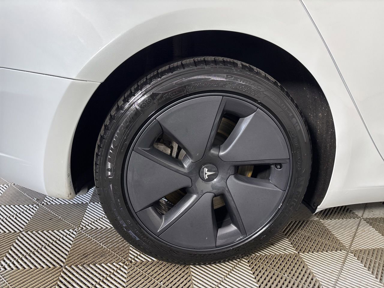 Used 2023 Tesla Model 3 Standard Range image 23