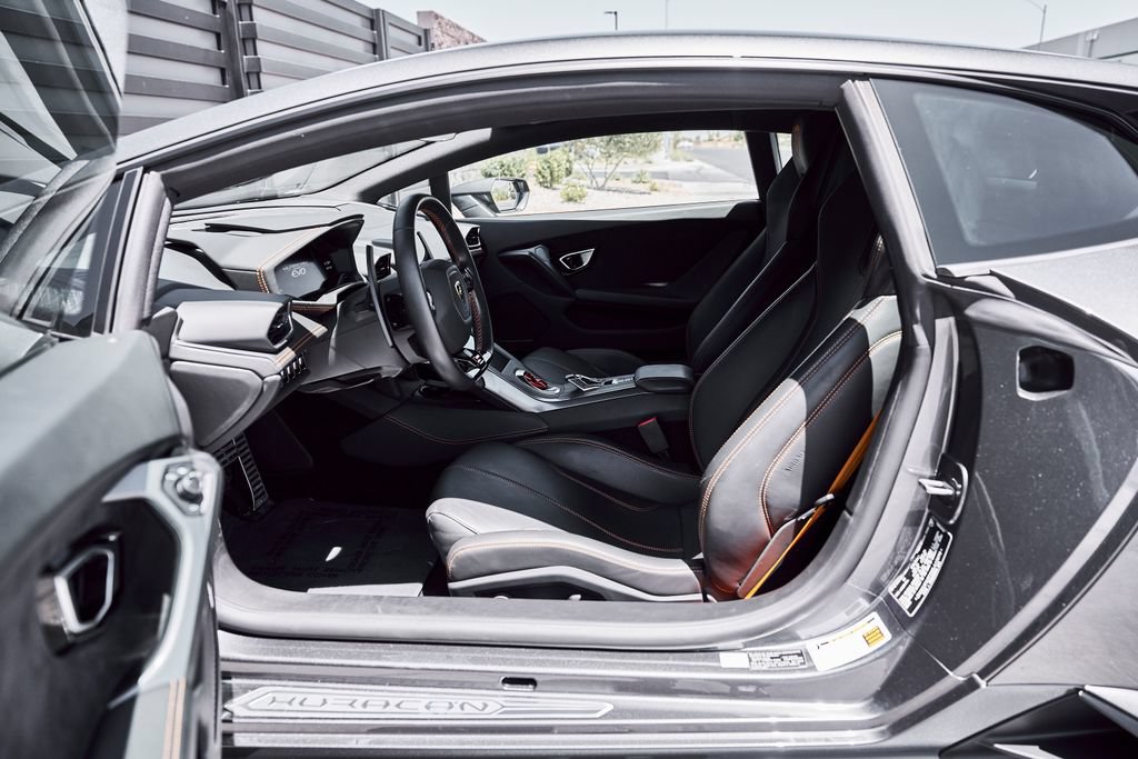 Used 2021 Lamborghini Huracan EVO RWD image 36