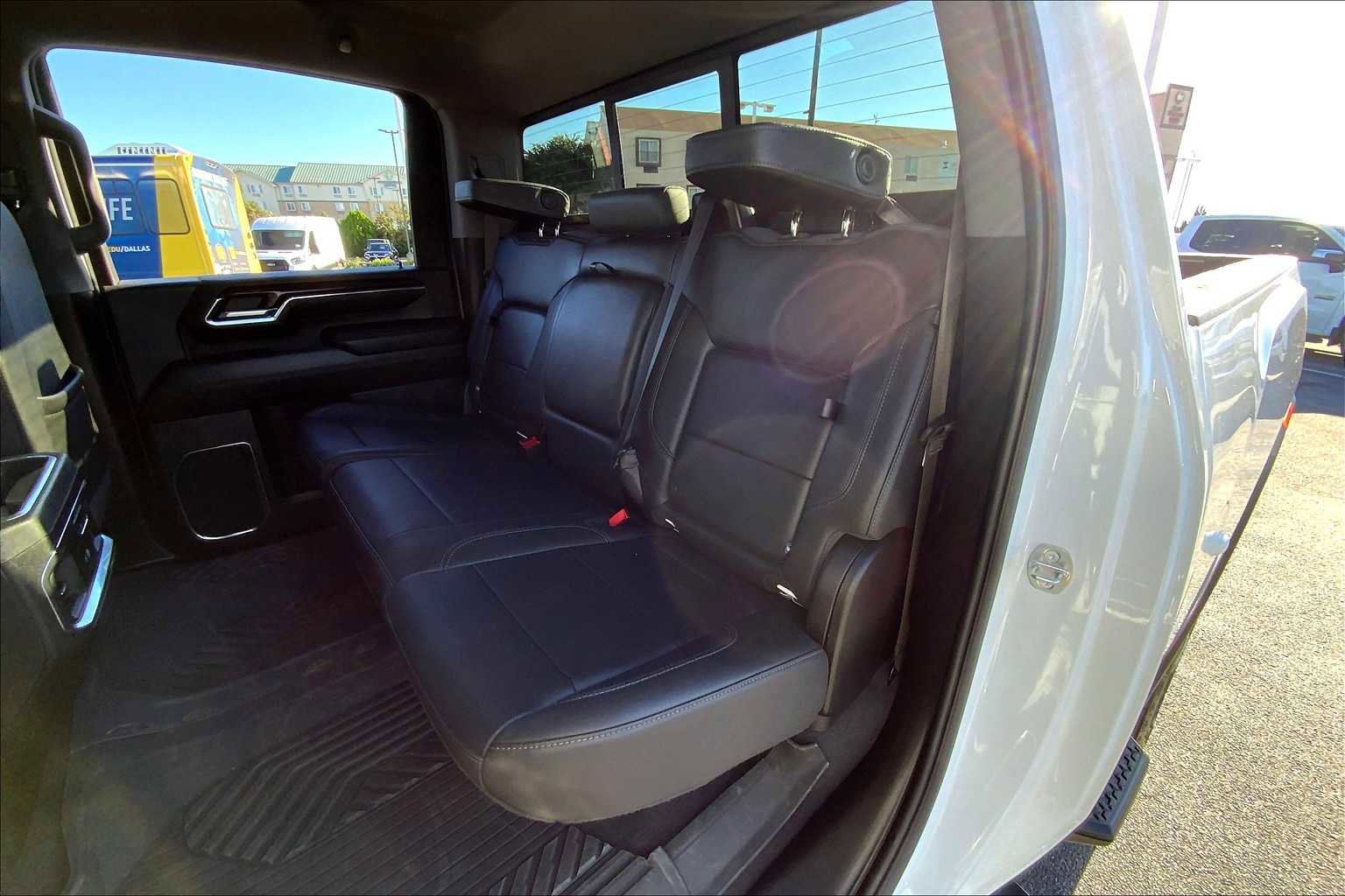 Used 2024 GMC Sierra 2500 SLT w/ SLT Premium Package image 33