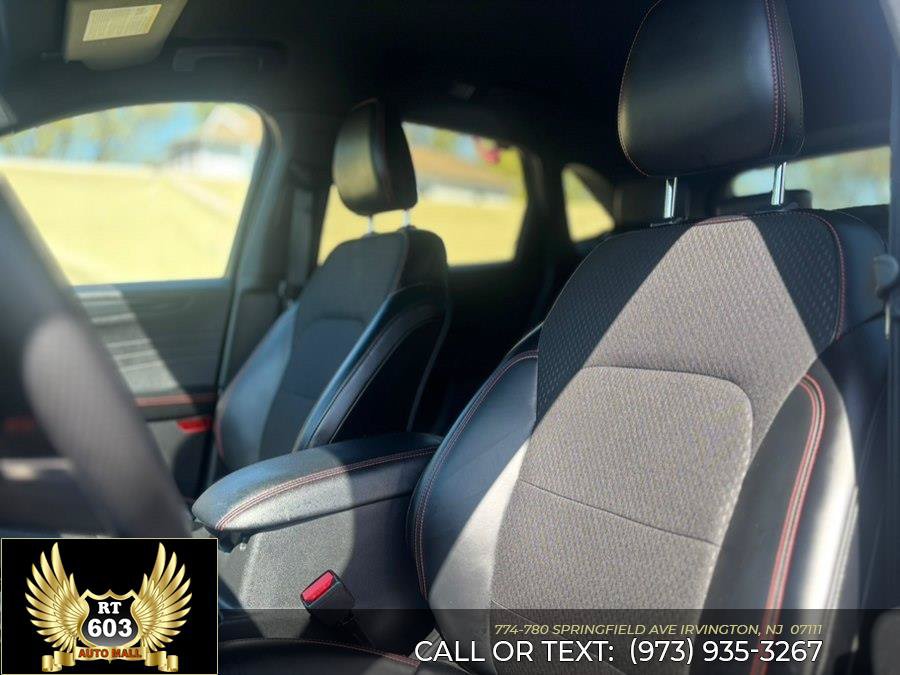 Used 2025 Ford Escape ST-Line FWD image 12