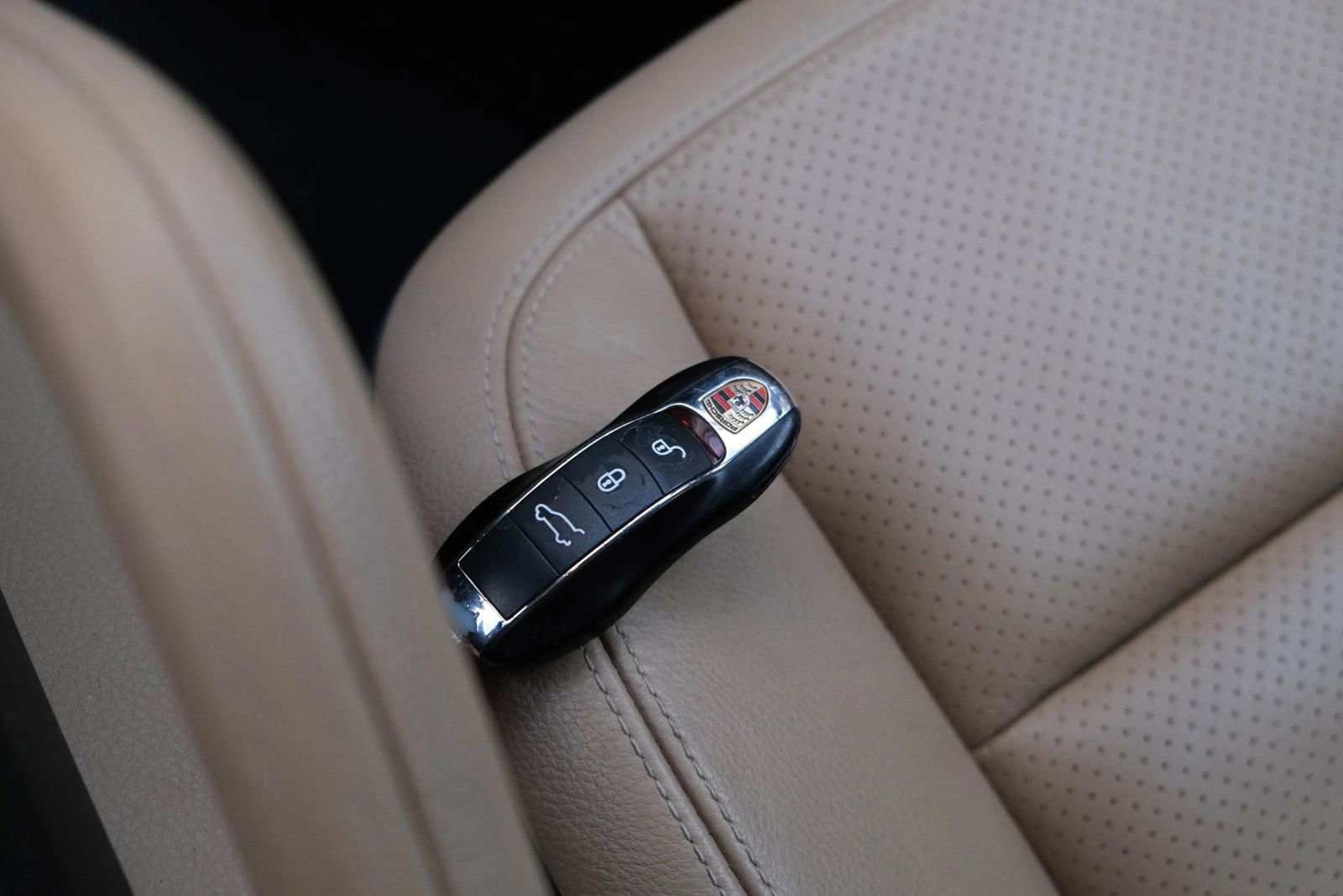 Used 2016 Porsche Cayenne Sport Utility 4D image 45