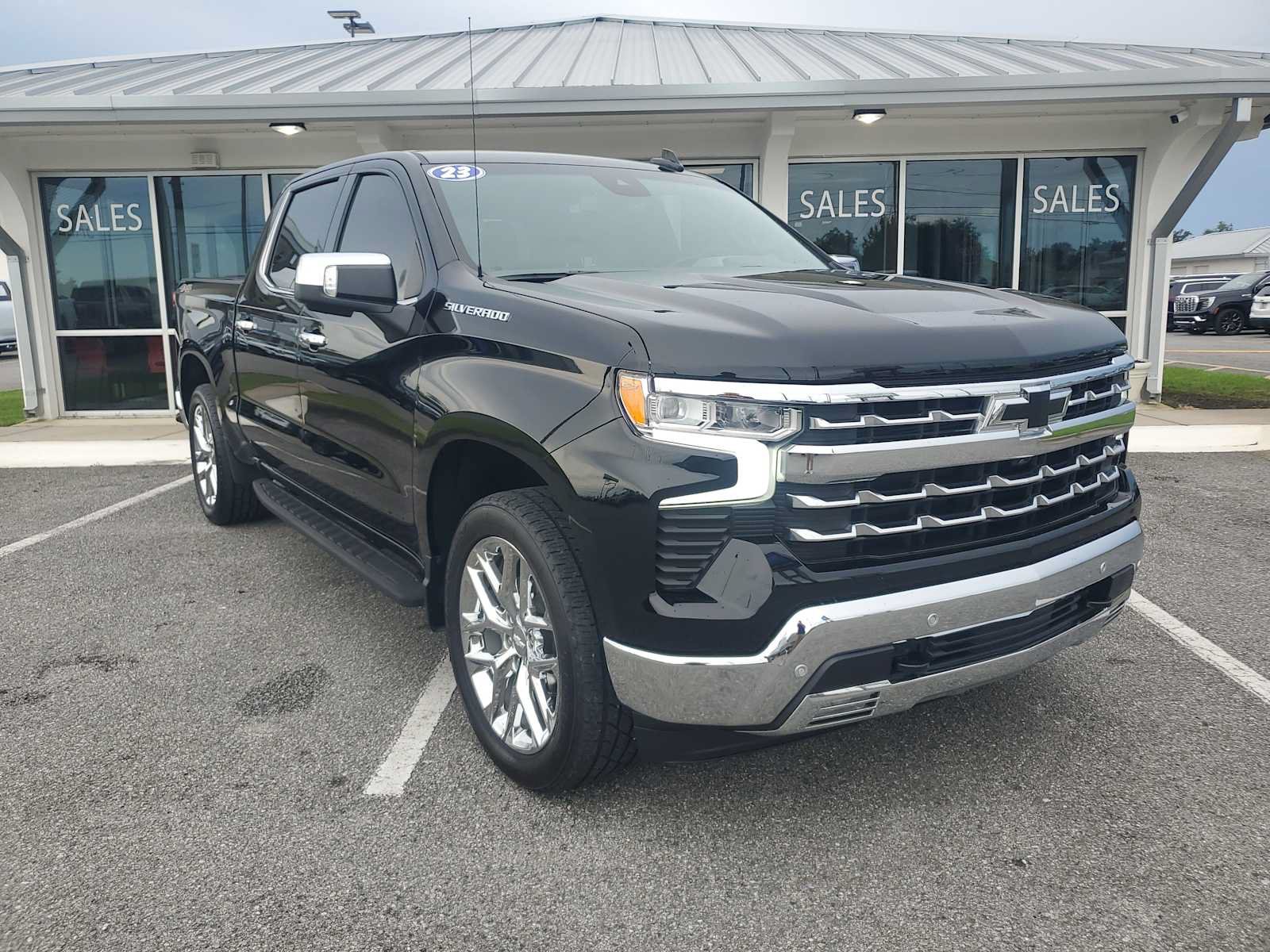 Used 2023 Chevrolet Silverado 1500 LTZ w/ LTZ Convenience Package II AWD/4WD image 10
