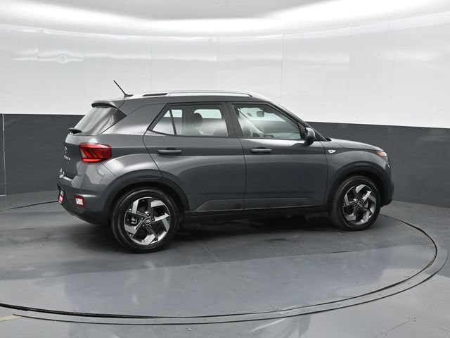 Used 2024 Hyundai Venue SEL FWD image 4