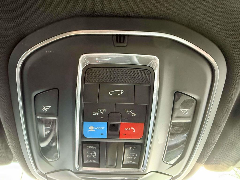 Used 2024 Jeep Grand Cherokee Altitude image 26