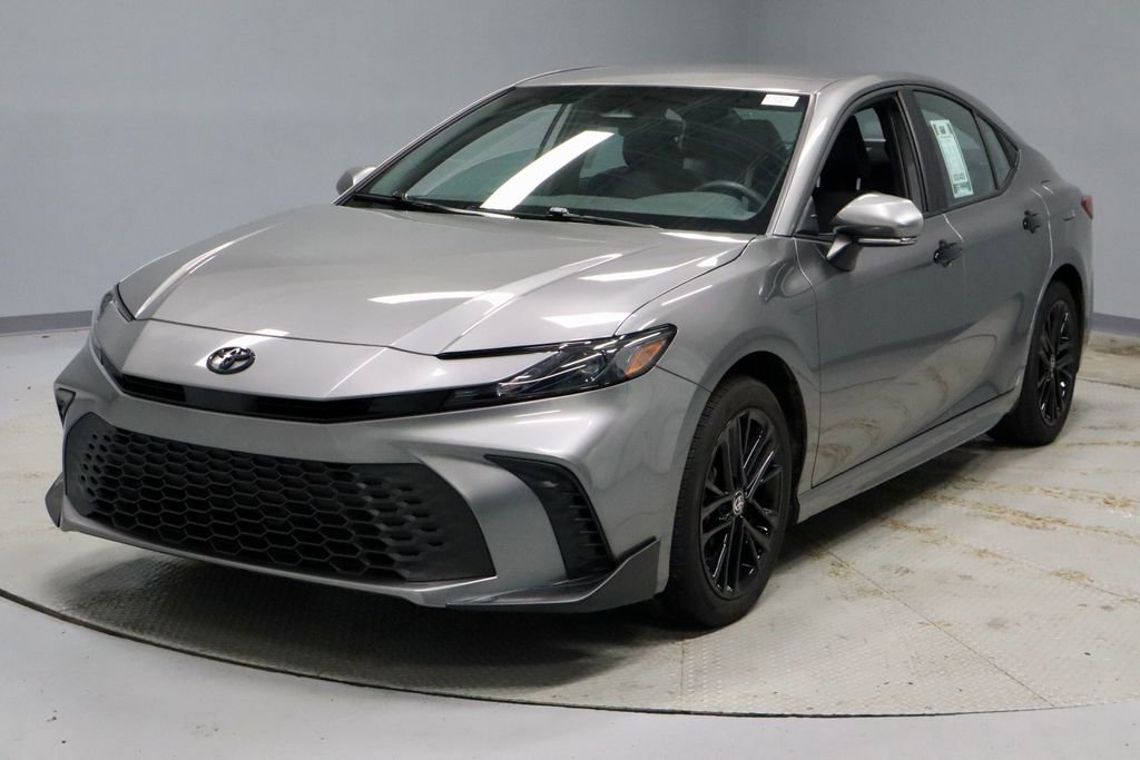 Used 2025 Toyota Camry SE image 6