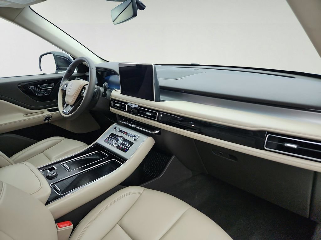 Used 2023 Lincoln Aviator AWD w/ Premium Package image 27