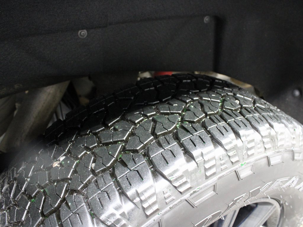 Used 2024 GMC Sierra 2500 AT4 image 39