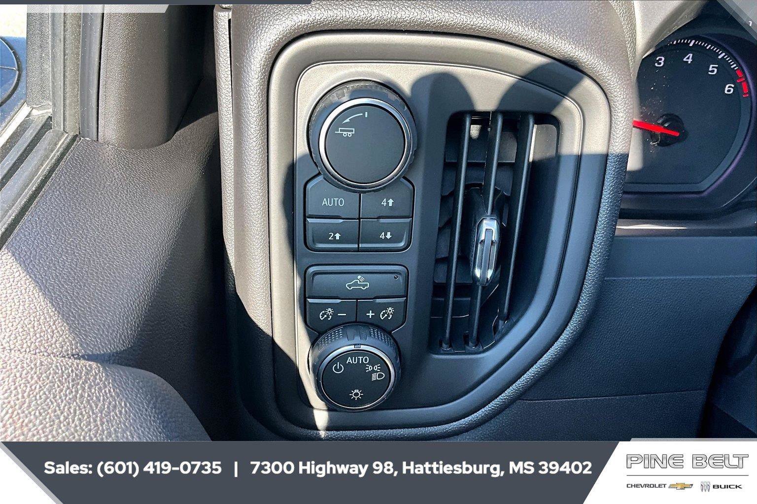 New 2026 Chevrolet Silverado 1500 Custom Trail Boss w/ LPO, Dark Essentials Package AWD/4WD image 23