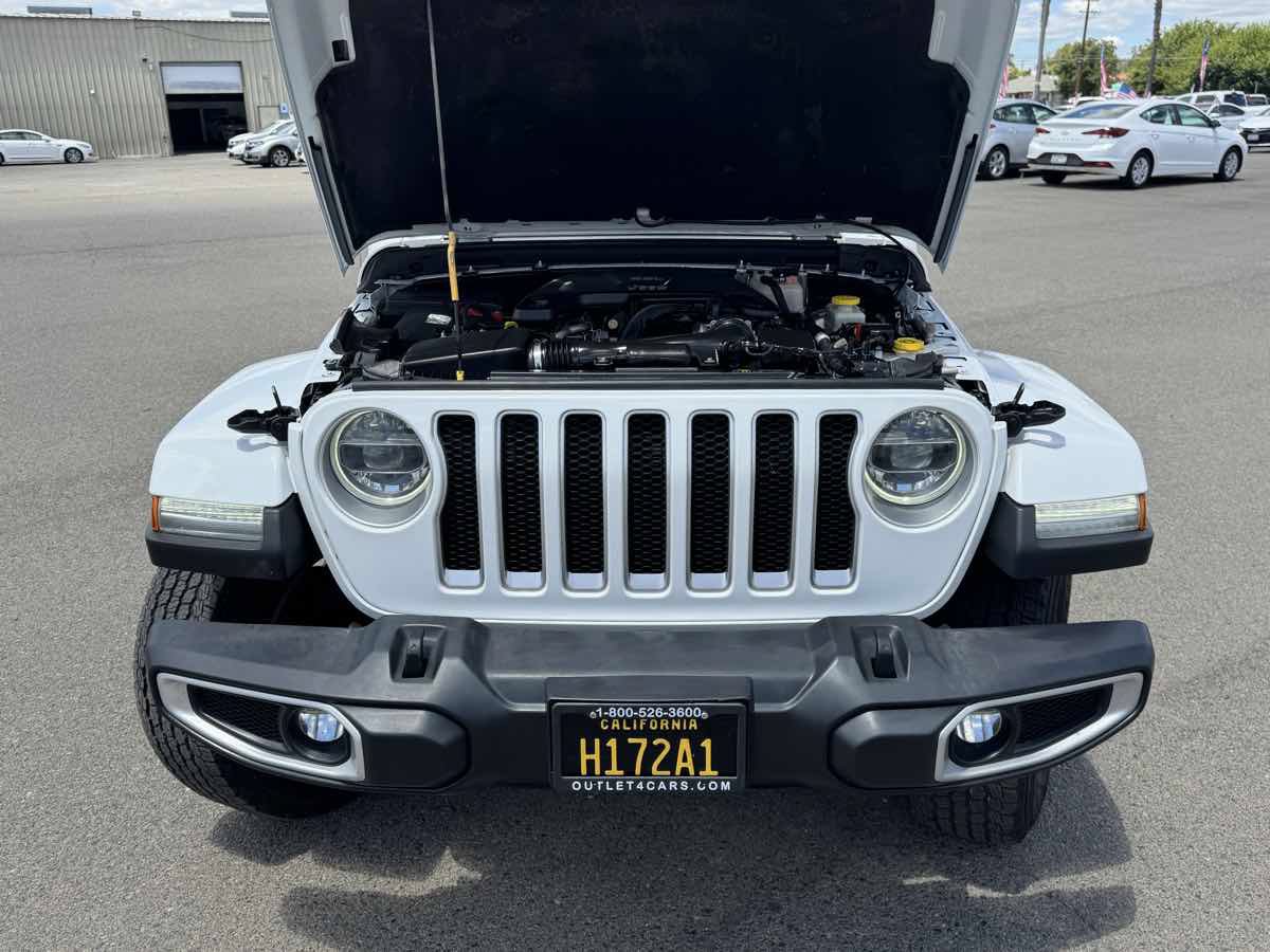 Used 2018 Jeep Wrangler Unlimited Sahara w/ LED Lighting Group AWD/4WD image 39
