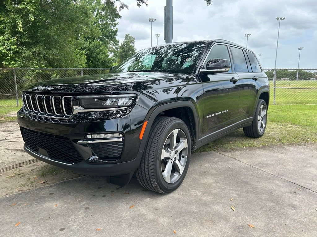 Used 2025 Jeep Grand Cherokee Limited RWD image 11