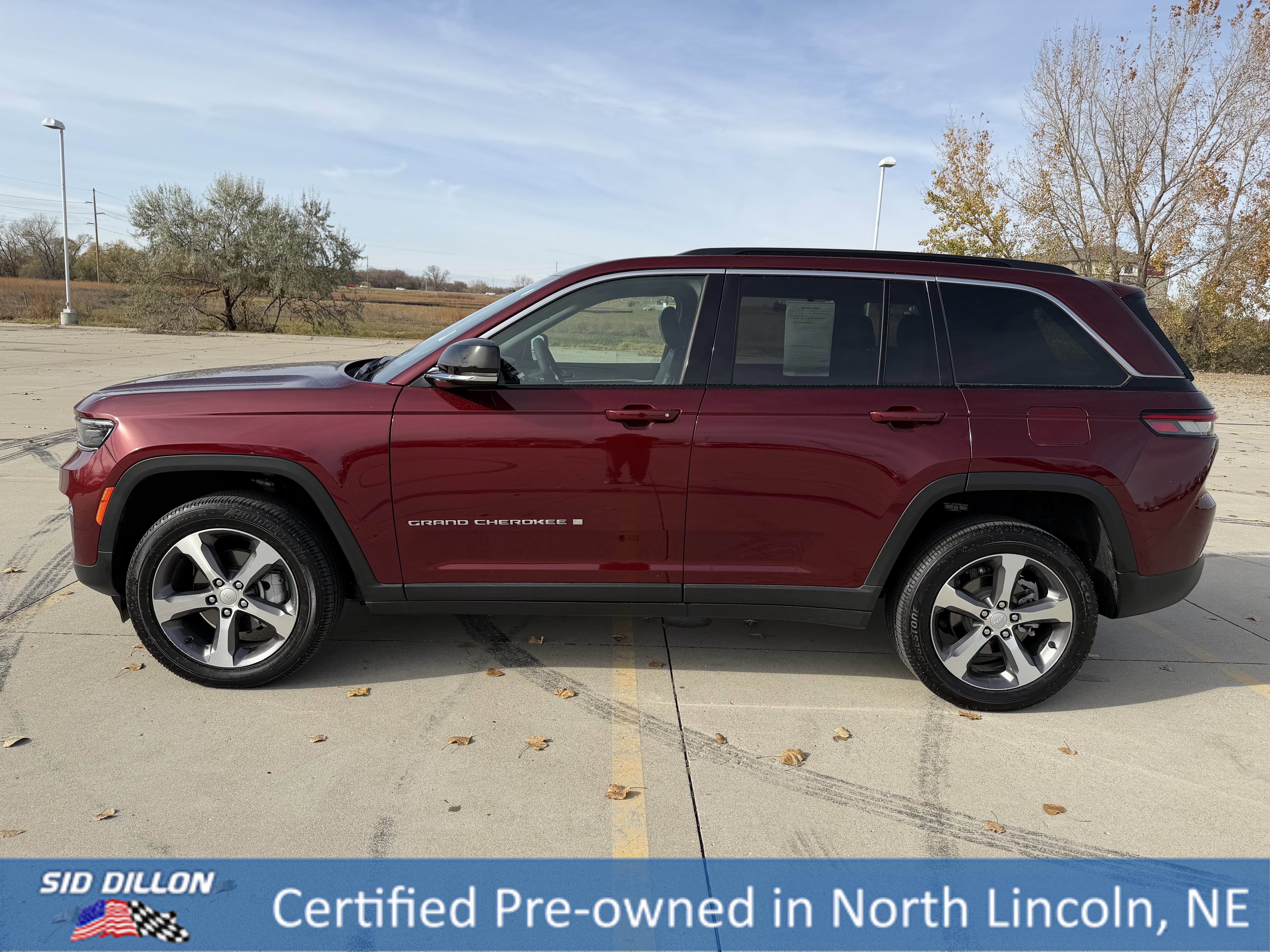 Used 2025 Jeep Grand Cherokee Limited image 2