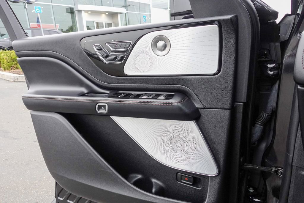 Used 2020 Lincoln Aviator Reserve w/ Equipment Group 201A image 15