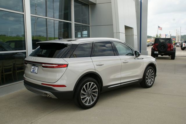 Used 2024 Lincoln Corsair Reserve w/ Equipment Group 201A FWD image 3