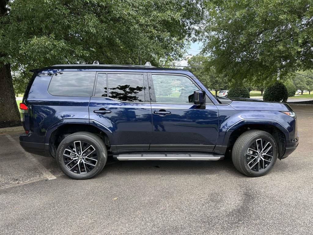Used 2024 Lexus GX 550 w/ Accessory Package (Z1) AWD/4WD image 2