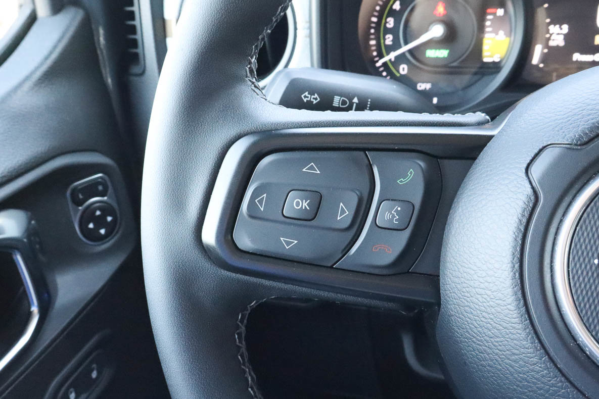 Used 2025 Jeep Wrangler Willys AWD/4WD image 29