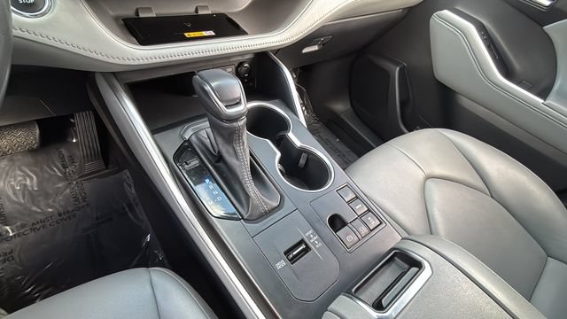 Used 2023 Toyota Highlander XLE FWD image 14