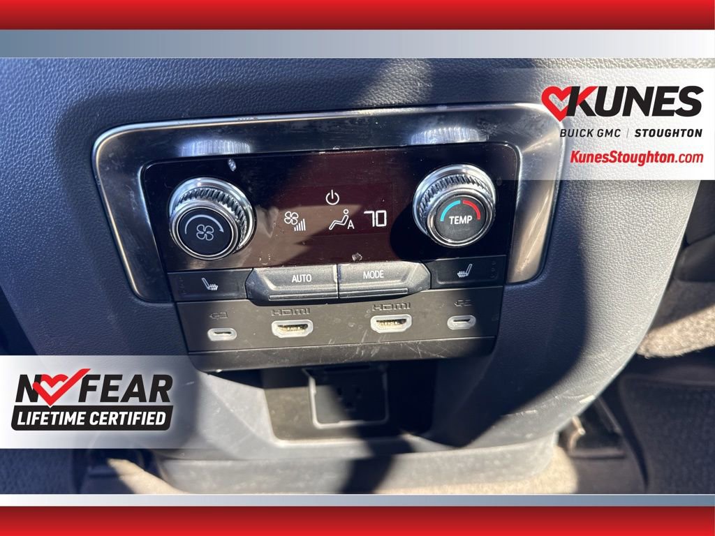Used 2024 GMC Yukon Denali w/ Denali Reserve Package image 39
