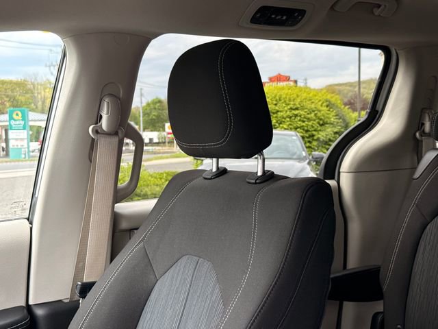 Used 2022 Chrysler Voyager LX FWD image 24