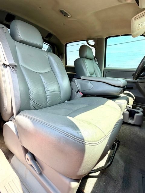 Used 2005 Chevrolet Avalanche Z71 w/ Preferred Equipment Group AWD/4WD image 11