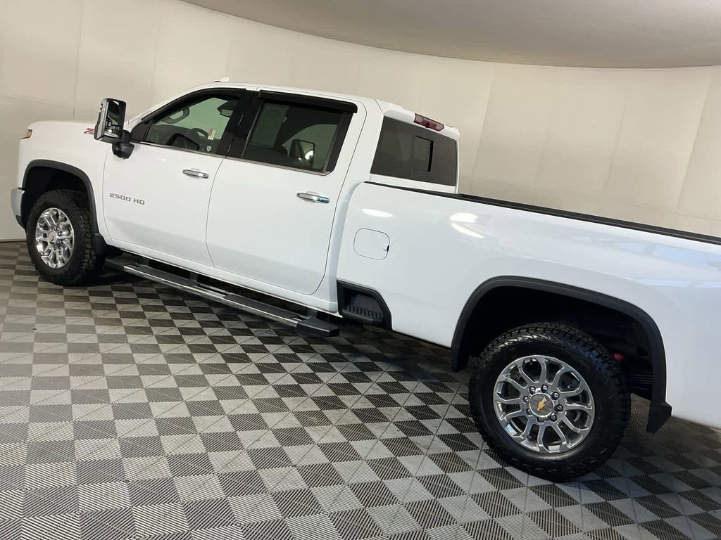 Used 2024 Chevrolet Silverado 2500 LTZ w/ LTZ Convenience Package image 9