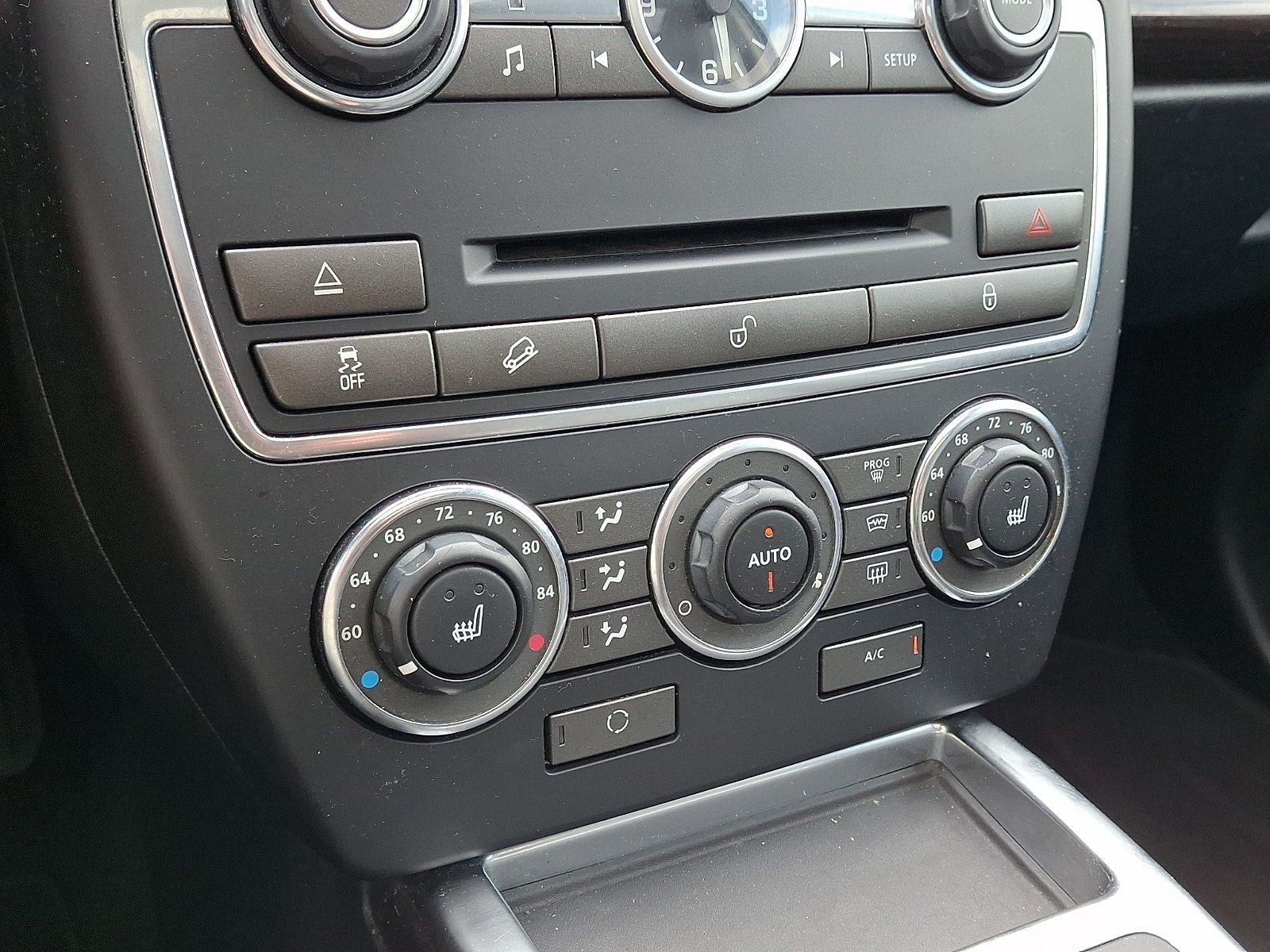 Used 2013 Land Rover LR2 AWD/4WD image 17