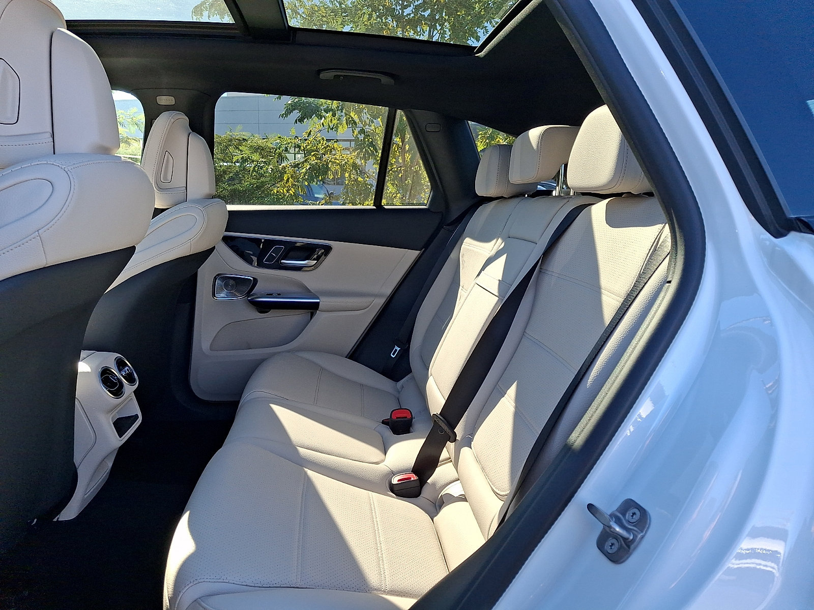 New 2027 Mercedes-Benz GLC 300 4MATIC image 6