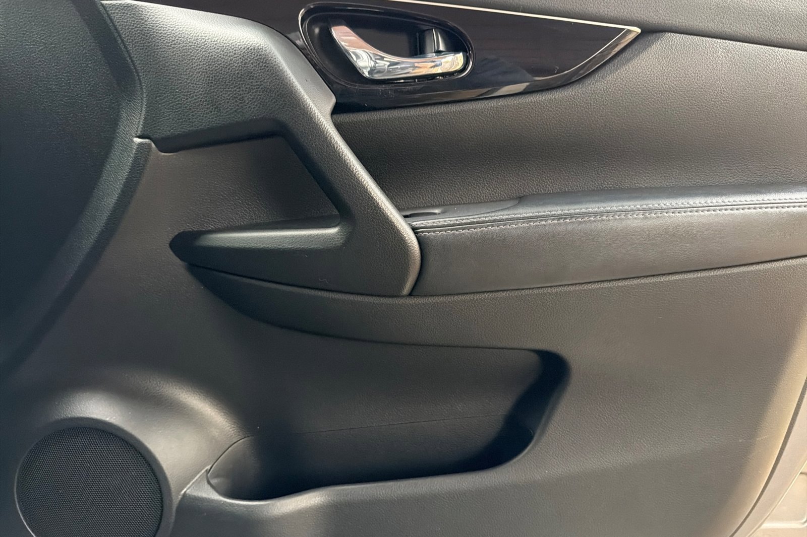 Used 2018 Nissan Rogue Sport SL image 23