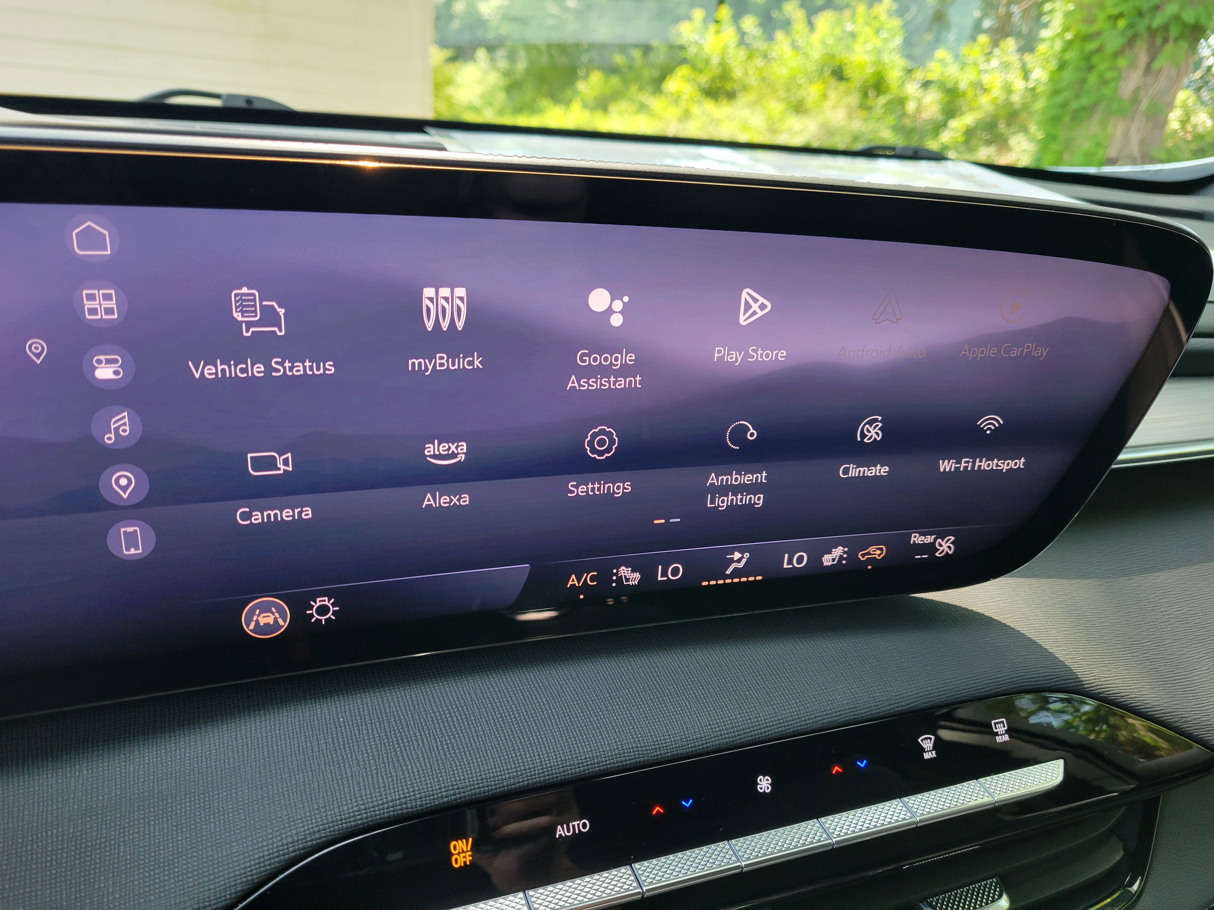Certified 2025 Buick Enclave Preferred FWD image 20