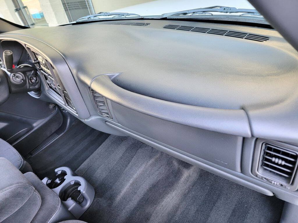 Used 2001 Chevrolet Silverado 1500 LS RWD image 18